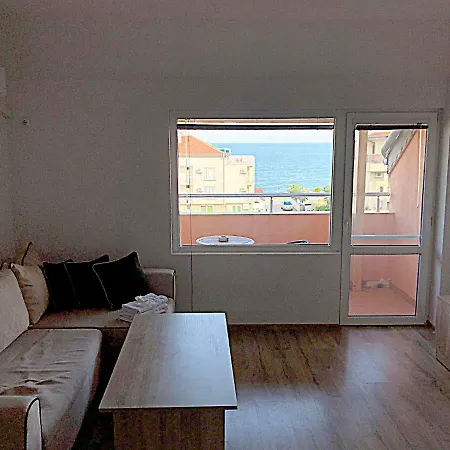 Apartment Orange Briz