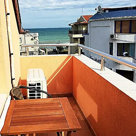 Orange Briz Apartment *